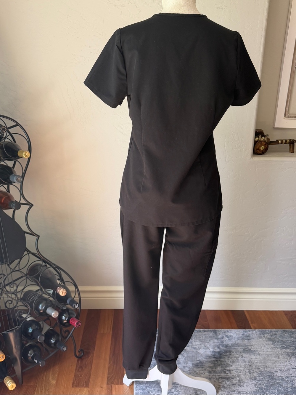 Figs Technical Collations Women's Black Scrub 2pc Set with Jogger Pants Size: S - Picture 3 of 13